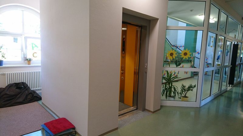 Blick in Richtung Fahrstuhl, Grundschule Hormersdorf Blick in Richtung Fahrstuhl, Grundschule Hormersdorf (Der Link öffnet sich in einem Popup-Fenster)